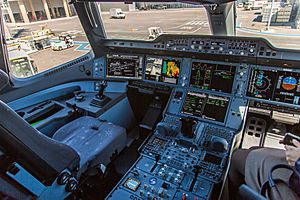Archivo:Airbus A-350 XWB F-WWYB cockpit view