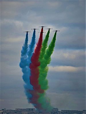 Archivo:Azerbaijani jets during the 2020 victory parade 2
