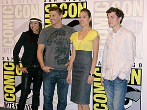 Archivo:Bones cast