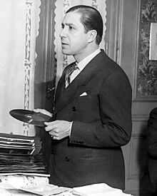 Carlos gardel en su casa 1933.jpg