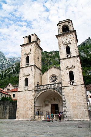 Archivo:Cathedral of Saint Tryphon, Kotor, Montenegro, 2012
