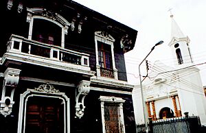 Archivo:Colonial Houses in Piura Peru