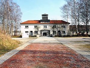 Archivo:Dachau KZ-Gedenkstätte - Haupttor