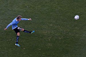 Archivo:Diego Forlan - 2011 CA final