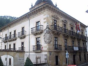 Archivo:Ermua - Ayuntamiento (Palacio de Valdespina) 2