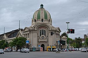 Archivo:Estación de trenes (Ciudad de La Plata)