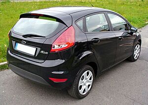 Archivo:Ford Fiesta Mk6 Trend Pantherschwarz Heck