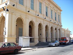 Archivo:Hospital Nacional de Clínicas, Barrio Alberdi, Córdoba, Argentina