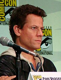 Ioan Gruffudd at the 2011 Comic-Con International.jpg