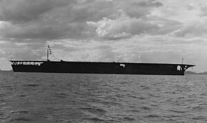 Archivo:Japanese aircraft carrier Hosho cropped