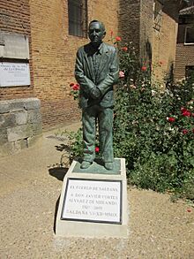 Javier Cortes Álvarez de Miranda 002 Estatua Iglesia San Pedro Saldaña.JPG