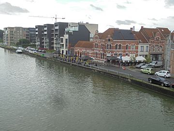 Archivo:Kanaal Leie-Schelde nabij Brugstraat - Izegem