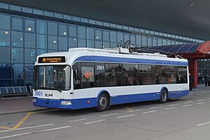 Archivo:Kišiněv, letiště, AKSM-321 (2019-03-17; 02)