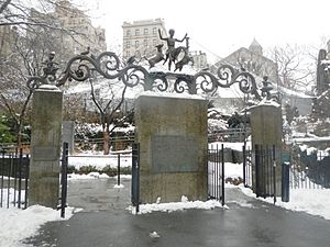 Archivo:Lehman Gates snow jeh