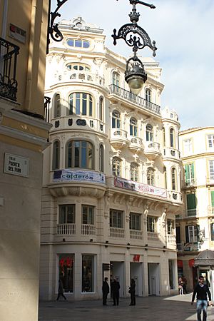 Archivo:Málaga, department store on the Plaza Félix Sáenz