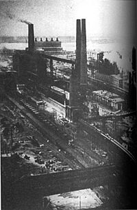 Archivo:Magnitogorsk steel production facility 1930s