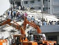 Archivo:Magnitude 7 6 - PAKISTAN 20051008035038 gul pakistan quake margalla towers 210 eng 8oct05 0