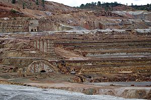 Archivo:Minas de Riotinto 35 infraestructuras mineras by-dpc
