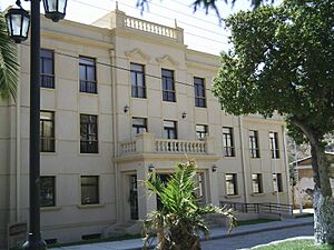 Archivo:Municipalidad canela