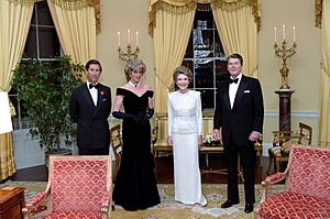 Archivo:President Ronald Reagan, Nancy Reagan, Prince Charles, and Princess Diana in the Yellow Oval Room