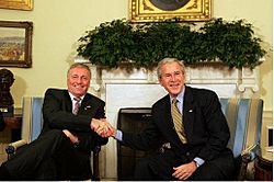 Archivo:Prime minister of Czech Topolanek and President Bush