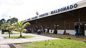 Archivo:Puerto Maldonado, airport - panoramio - Frans-Banja Mulder