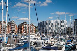 Archivo:RS1497 Waterfront location (32)-lpr