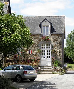 Saint-Loup-du-Gast (53) Mairie.JPG