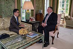 Archivo:Secretary Pompeo Meets with Nathan Law (50138297826)