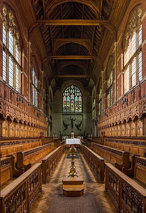 Archivo:Selwyn College Chapel 1, Cambridge, UK - Diliff