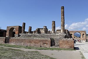 Archivo:Temple of Jupiter (2)