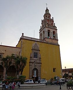 Archivo:Templo de San Agustín (Celaya, Guanajuato), atardecer