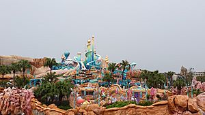 Archivo:Tokyo DisneySea Mermaid Lagoon Exterior Dec 2019