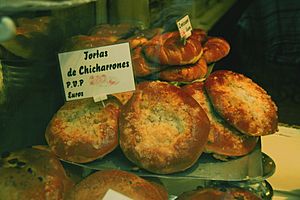 Archivo:Tortas de chicharrones -Madrid (El Pozo)