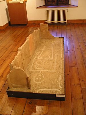Archivo:Tumba Museo Ávila