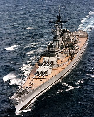 USS Wisconsin (BB-64) underway at sea, circa 1988-1991 (NH 97206-KN).jpg