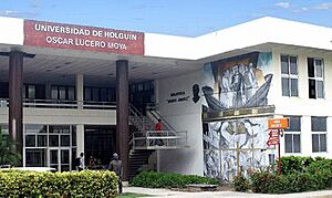 Archivo:Universidad de Holguín Oscar Lucero