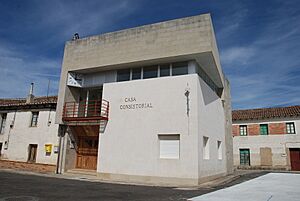 Archivo:Villaeles de Valdavia Ayuntamiento 001