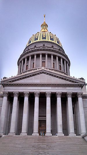 Archivo:West Virginia State Capitol 1