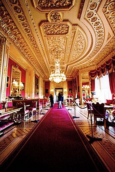 Archivo:Windsor Castle Crimson Drawing Room