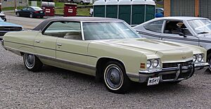 Archivo:1972 Chevrolet Caprice Sport Sedan, front right (2022 Ellwood City Fall Fest & Car Cruise)