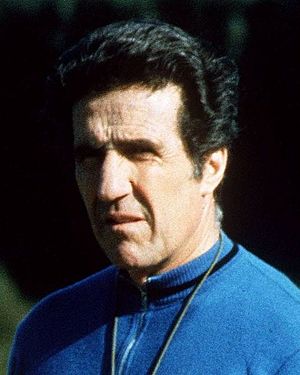 Archivo:1973–74 Inter Milan - Helenio Herrera (cropped)