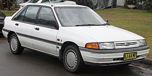 Archivo:1990 Ford Laser (KF) Ghia 5-door hatchback (20914599494)
