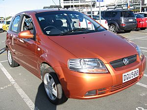 Archivo:2006 Holden Barina (TK MY07) 5-door hatchback (2007-08-31)
