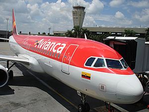 Archivo:A320 en el Aeropuerto Alfonso Bonilla Aragón de Cali