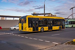 Archivo:AKSM E321 electrobus in Minsk 4
