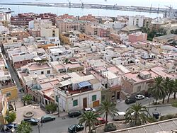 Archivo:Almeria Altstadt und Hafen (fcm)