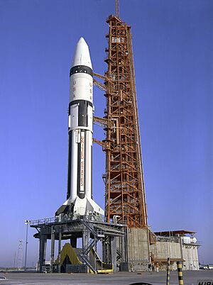 Archivo:Apollo 5 on pad