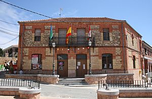 Archivo:Ayuntamiento Los Huertos - 20070818