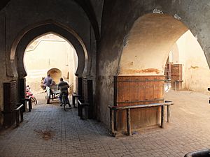 Archivo:Bab Debbagh interior